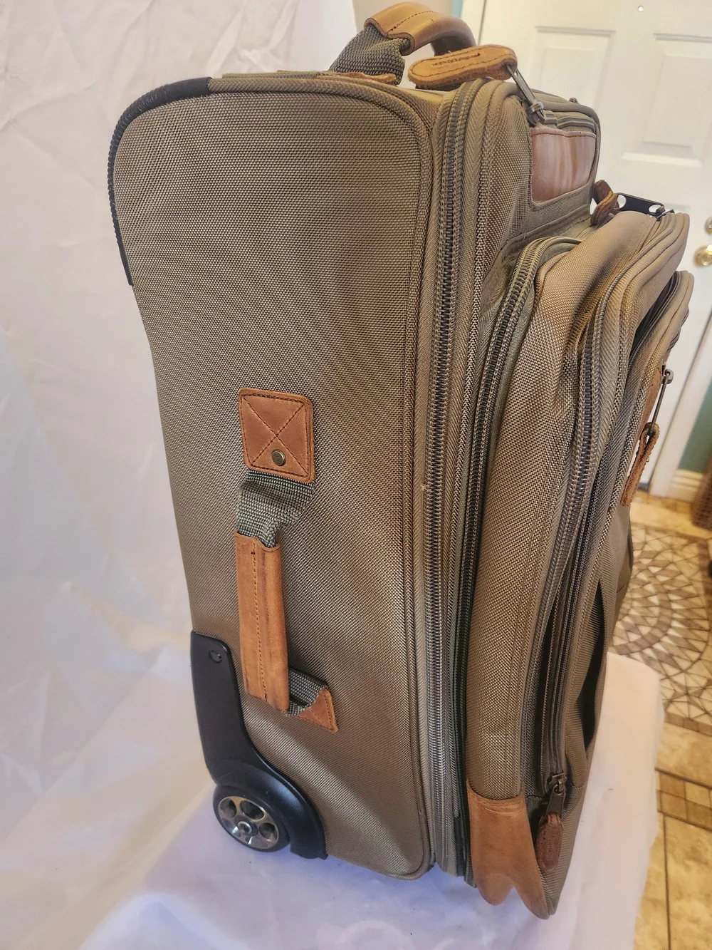 PELI 3 IN 1 CAMERA/DETACHABLE LAPTOP BREIFCASE/LUGGAGE ROLLING CARRY ON BAG